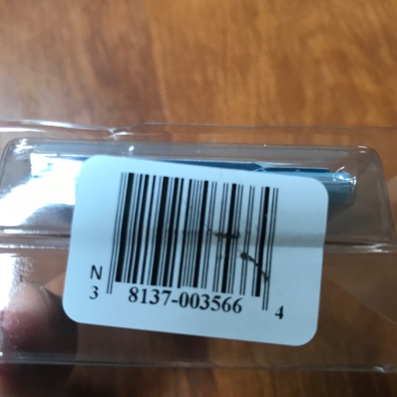 Clean & Clear Oil Absorbing Sheets 50 sheets per pack - Picture 6 of 8